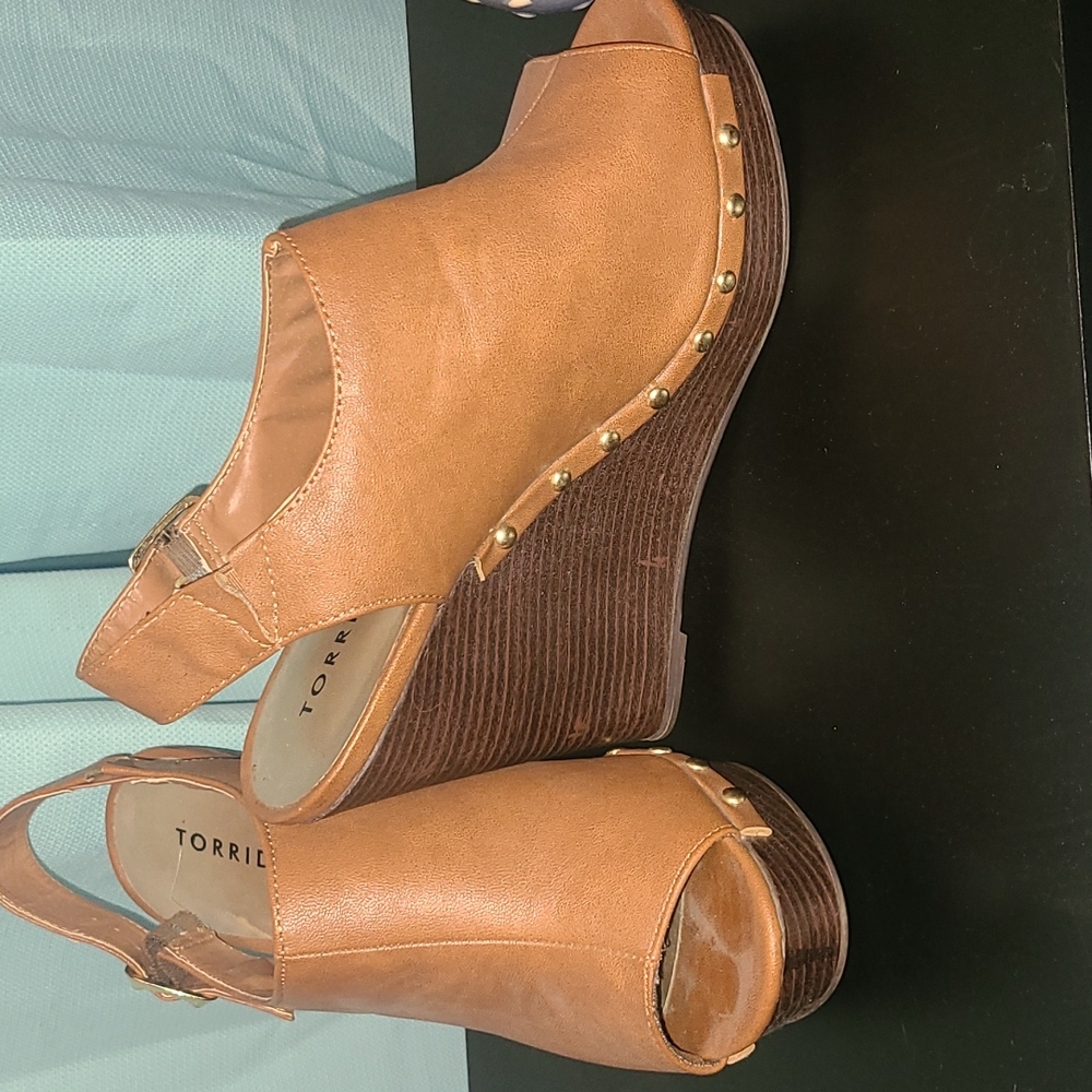 Studded wedges